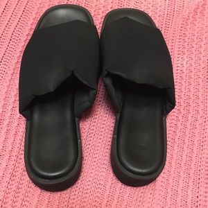 Black shoes size 8.5 Women Prima Royale